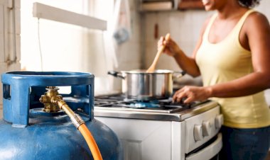 Programa Gás do Povo alcança quase 15 milhões de famílias em abril; maioria dos benefícios é destinada a mulheres